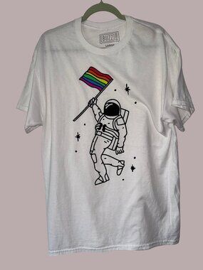 Astronaut Pride Graphic T-Shirt White 100% Cotton Large Buzz